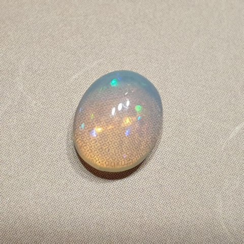 Opal z Etiopii kaboszon 8,90x7,02 mm nr 137 Opal z Etiopii kaboszon 8,90x7,02 mm nr 137