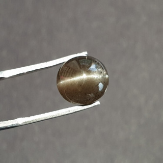 Skapolit kocie oko kaboszon 10x10 mm nr 27