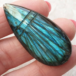 Labradoryt kaboszon carved 47x23 mm nr 112