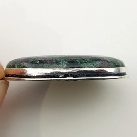 Rubin w zoisycie zawieszka 38x24 mm nr 4