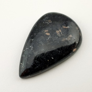Nuummite kaboszon 28x18 mm nr 14