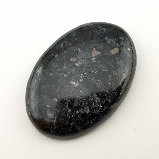 Nuummite kaboszon 29x20 mm nr 16