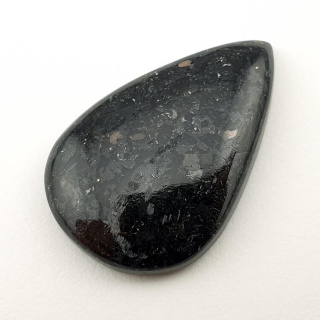 Nuummite kaboszon 30x19 mm nr 20