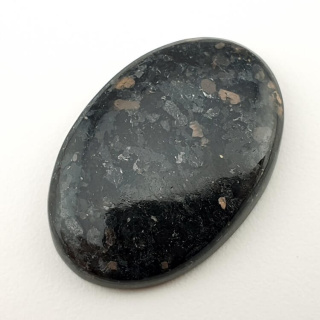 Nuummite kaboszon 30x20 mm nr 21
