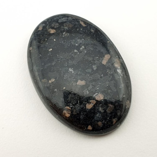Nuummite kaboszon 30x20 mm nr 21