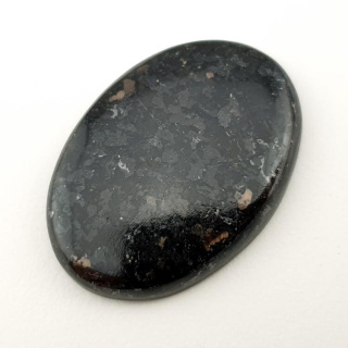 Nuummite kaboszon 31x22 mm nr 18