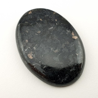 Nuummite kaboszon 31x22 mm nr 18