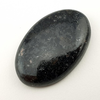 Nuummite kaboszon 32x20 mm nr 12