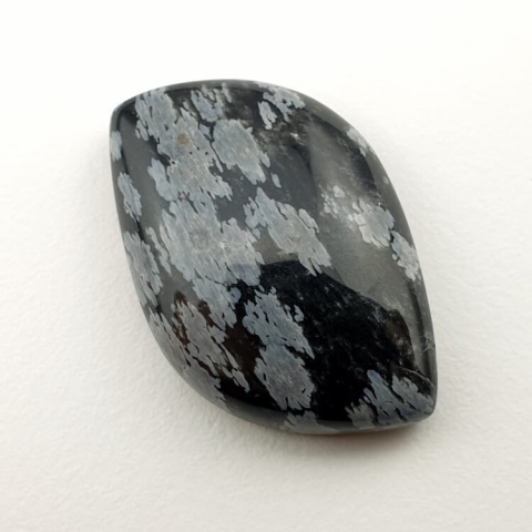 Obsydian śnieżny kaboszon 25x16 mm nr 88