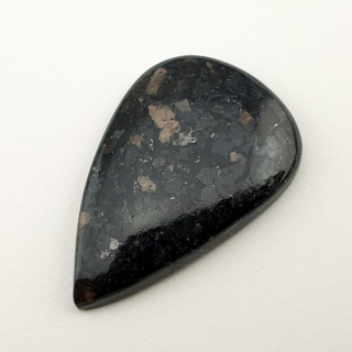 Nuummite kaboszon 28x18 mm nr 67