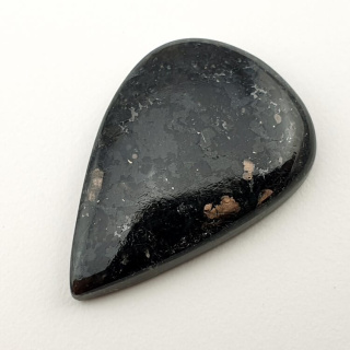 Nuummite kaboszon 28x19 mm nr 66
