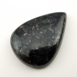 Nuummite kaboszon 28x20 mm nr 32
