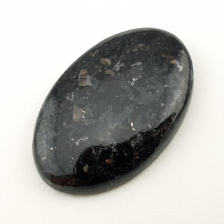 Nuummite kaboszon 30x19 mm nr 34