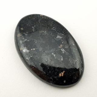 Nuummite kaboszon 30x19 mm nr 34