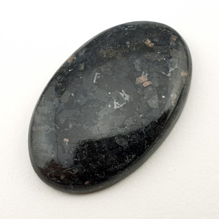 Nuummite kaboszon 30x19 mm nr 44