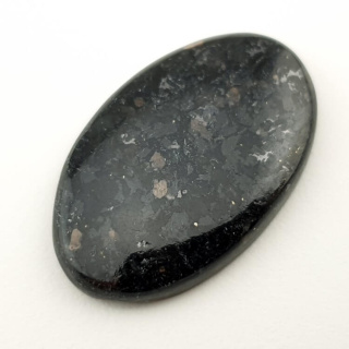 Nuummite kaboszon 30x19 mm nr 62