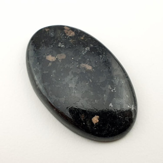 Nuummite kaboszon 30x19 mm nr 69