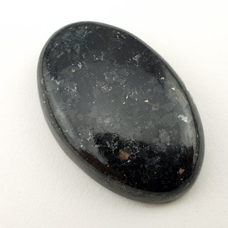 Nuummite kaboszon 30x20 mm nr 51