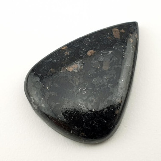 Nuummite kaboszon 30x22 mm nr 42