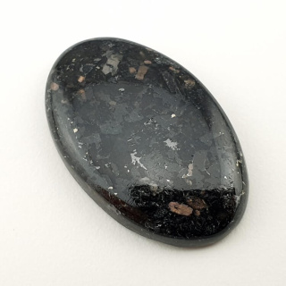 Nuummite kaboszon 31x19 mm nr 39
