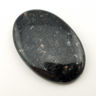 Nuummite kaboszon 31x20 mm nr 53