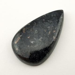 Nuummite kaboszon 33x20 mm nr 31