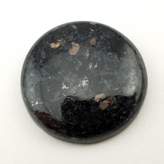 Nuummite kaboszon fi 24 mm nr 33