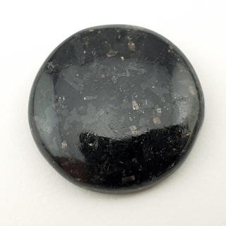 Nuummite kaboszon fi 25 mm nr 28