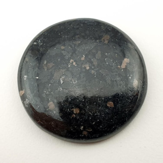 Nuummite kaboszon fi 26 mm nr 52