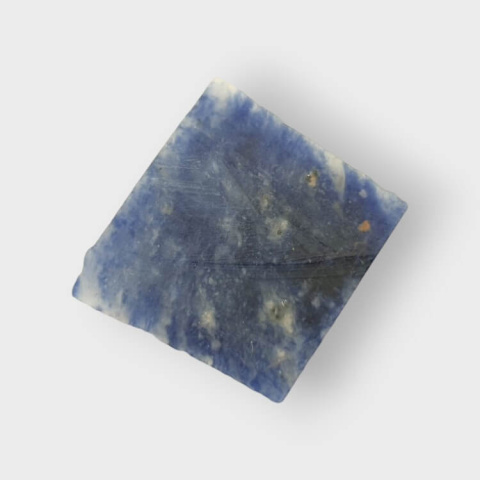 Sodalit cięty surowy 22x20 mm nr 86 Sodalit cięty surowy 22x20 mm nr 86