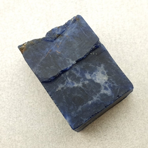 Sodalit cięty surowy 24x16 mm nr 67 Sodalit cięty surowy 24x16 mm nr 67