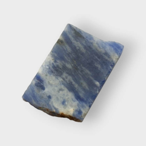 Sodalit cięty surowy 25x17 mm nr 83 Sodalit cięty surowy 25x17 mm nr 83