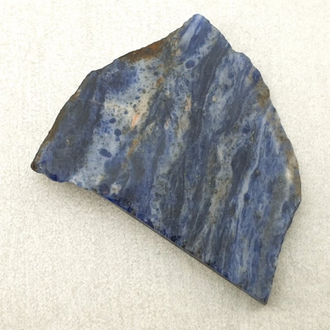Sodalit cięty surowy 35x28 mm nr 18 Sodalit cięty surowy 35x28 mm nr 18
